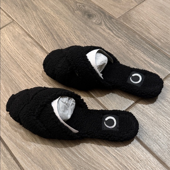 Journee Collection Sereena Black Fuzzy Slippers Sz 8 - Picture 6 of 9
